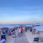 Acomodação 50 M Da Praia